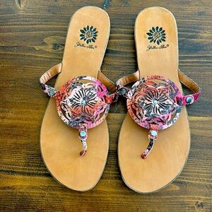 Cute pinkish, orangish  grayish sandels… adorable on!